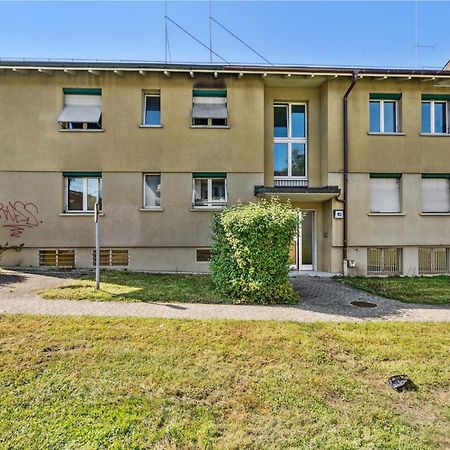 Zurich Urban Charm: Your Comfy Stay Close To The City Exterior foto